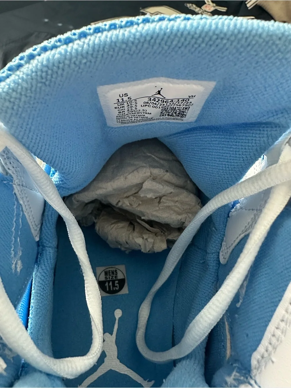 Jordan men 11.5 baby blue and white true flight - Picture 6 of 6